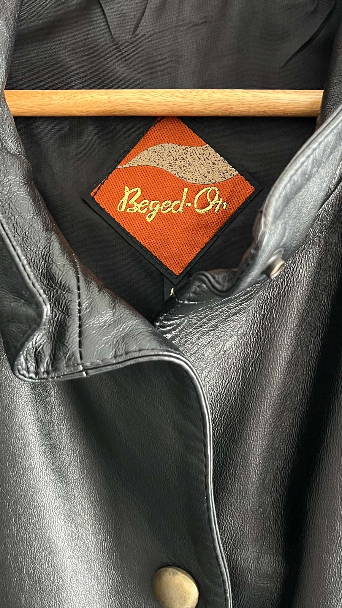 Beged Or 80s Leather Coat